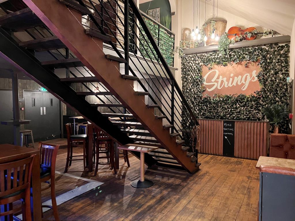 Lot: 34 - FREEHOLD COMMERCIAL INVESTMENT -